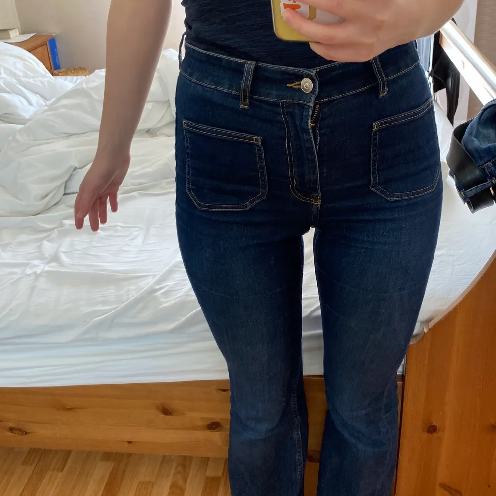 Utsvängda stretch jeans från hm. Jeans & Byxor.