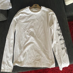 Kenzo long sleeve tröja - Storlek: M                                                                                   Den är i 9/10 skick o använd ett fåtal gånger