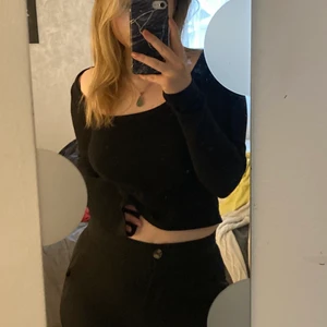 Svart topp  - Svart topp nyköpt från hm!❤️