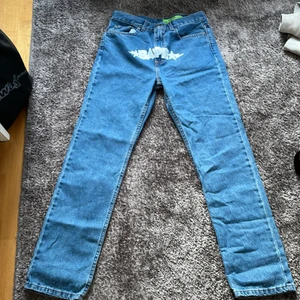 Bape byxor 30x 32 - Säljer nu mina bape byxor som inte är använda alls så väldigt fint skick kontakta för fler bilder. Pris kan diskuteras