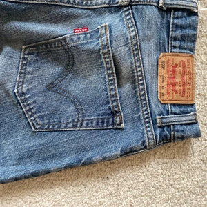 Levis 505 - Ett par Levis jenas i modellen 505 i storleken 28:28 med jätte fin tvätt♥️
