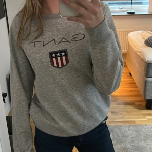 Sweatshirt  - Jag säljer en gant sweatshirt/tröja. Den är i bra skick och har använts ungefär 5 gånger. Storlek XS/S men skulle passa M. 