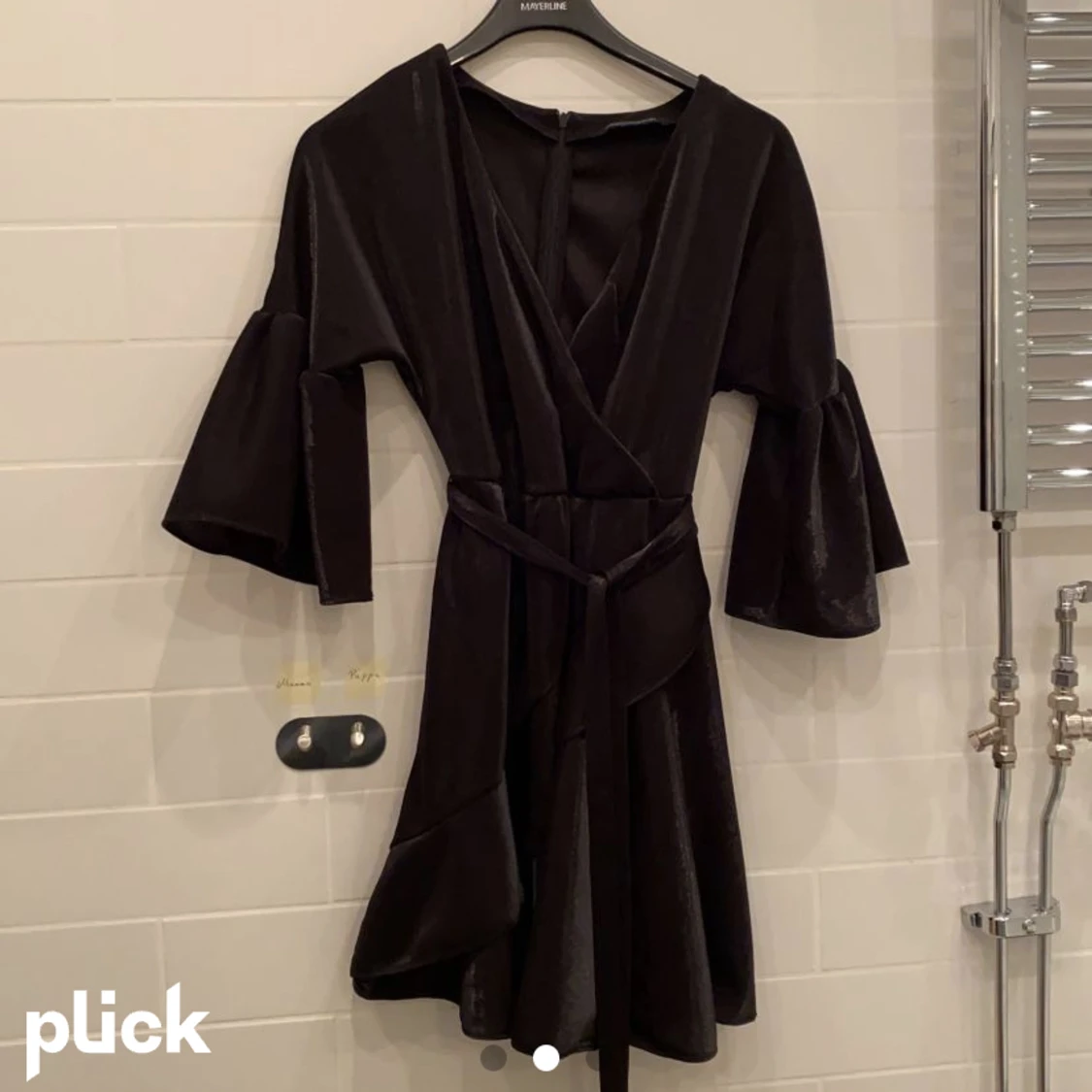 Svart smått glittrig klänning  - 91