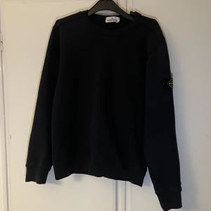 Stonie island  - Stone island crewneck junior i storlek 170. 8/10 skick.