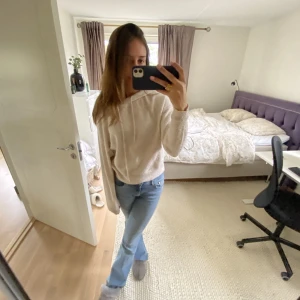 Stickad hoodie - Superhärlig och gosig stickad ljusrosa/beige hoodie. Inte använd för mycket, köpt för inte så länge sedan 💓