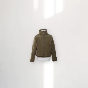 Jacka - Militärgrön puffjacka, strl M