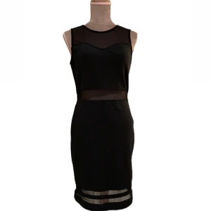 Svart klänning  - Svart klänning som inte används längre. 