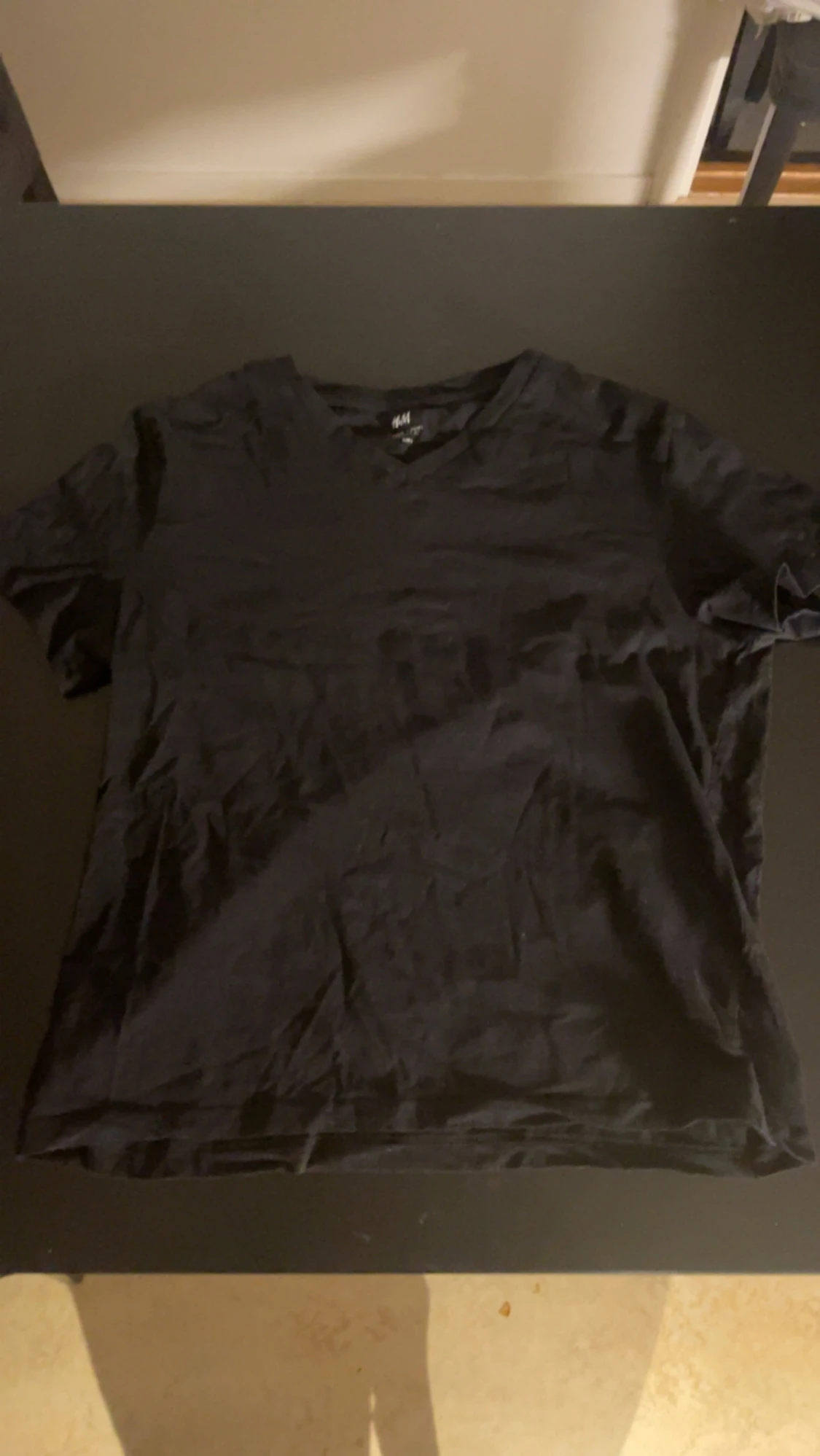 Svart regular fit V neck t-shirt från H&M