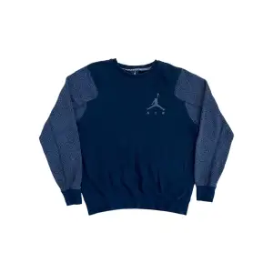 Air Jordan Vintage Sweatshirt 🖤  Pris: •350kr  Stl: L  Bredd 58cm Längd 66cm  Kontakta mig för mer info 🤩