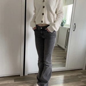 Stickad vit tröja som ej kommer till användning längre❤️ - Använts Max 3 ggr