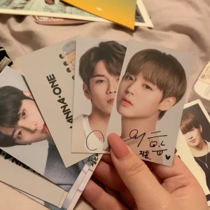 Wannaone  - Och gav bort 3st card så får man sticker istället om man köper alla card 