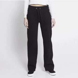 Mjukisbyxor  - Säljer dessa svarta populära mjukisbyxorna från lager157 då jag köpte i fel storlek. Använda Max 2 gånger