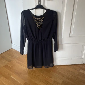 Kläning  - Svart kläning använd få tal gång 