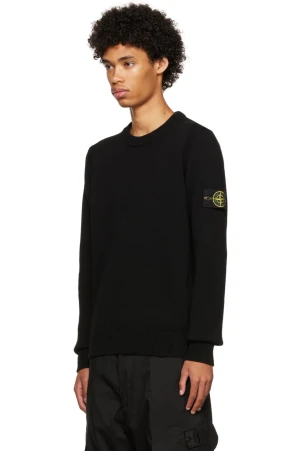 Stickad Stone island - Det har tyvär blivit dags att sälja min stone island nu, pga behöver pengar till körkort. Den var köpt på nitty gritty i Stockholm för 3750kr. Konditionen är 8.5/10 och inga defekter. Storlek L men passar också XL perfekt. 