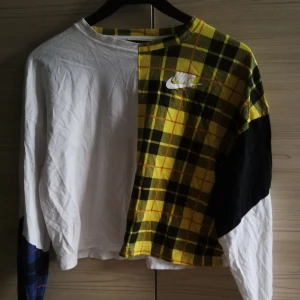 Nike tröja stl s - Snygg Nike tröja i rutigt mönster. Använd men i gott skick. 