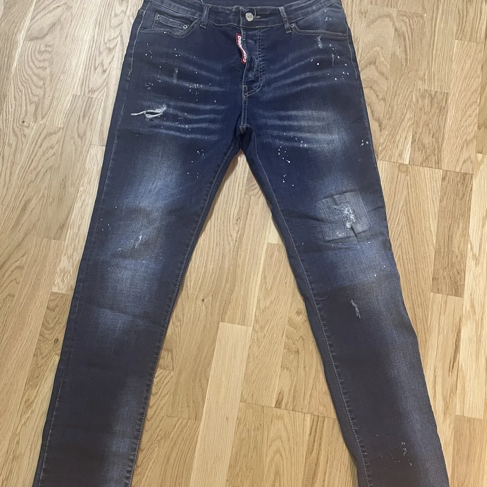 Dsquared2 cool guy storlek 48. Precis som nya inga fel på jeansen.  . Jeans & Byxor.