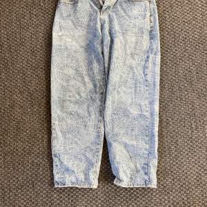As feta butter goods jeans med spindelnät mönster. Säljer för att dom är för små för mig just. Nypris ligger runt 1,4k. 