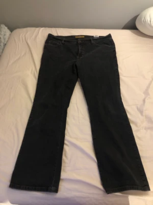 Mac jeans  - Säljer mina mac jeans som är använda ett fåttal gånger då det blivit för små   Köparen står för frakten 