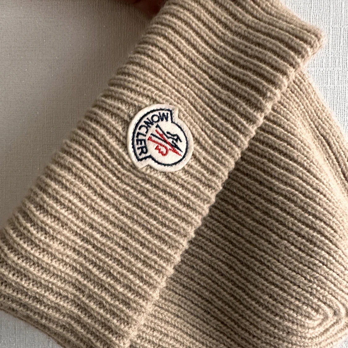 Moncler mössa  - 91