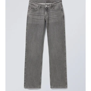 Weekday arrow jeans  - Skitsnygga lågmidjade grå jeans från weekday i färgen comet grey som är helt slutsålda💕