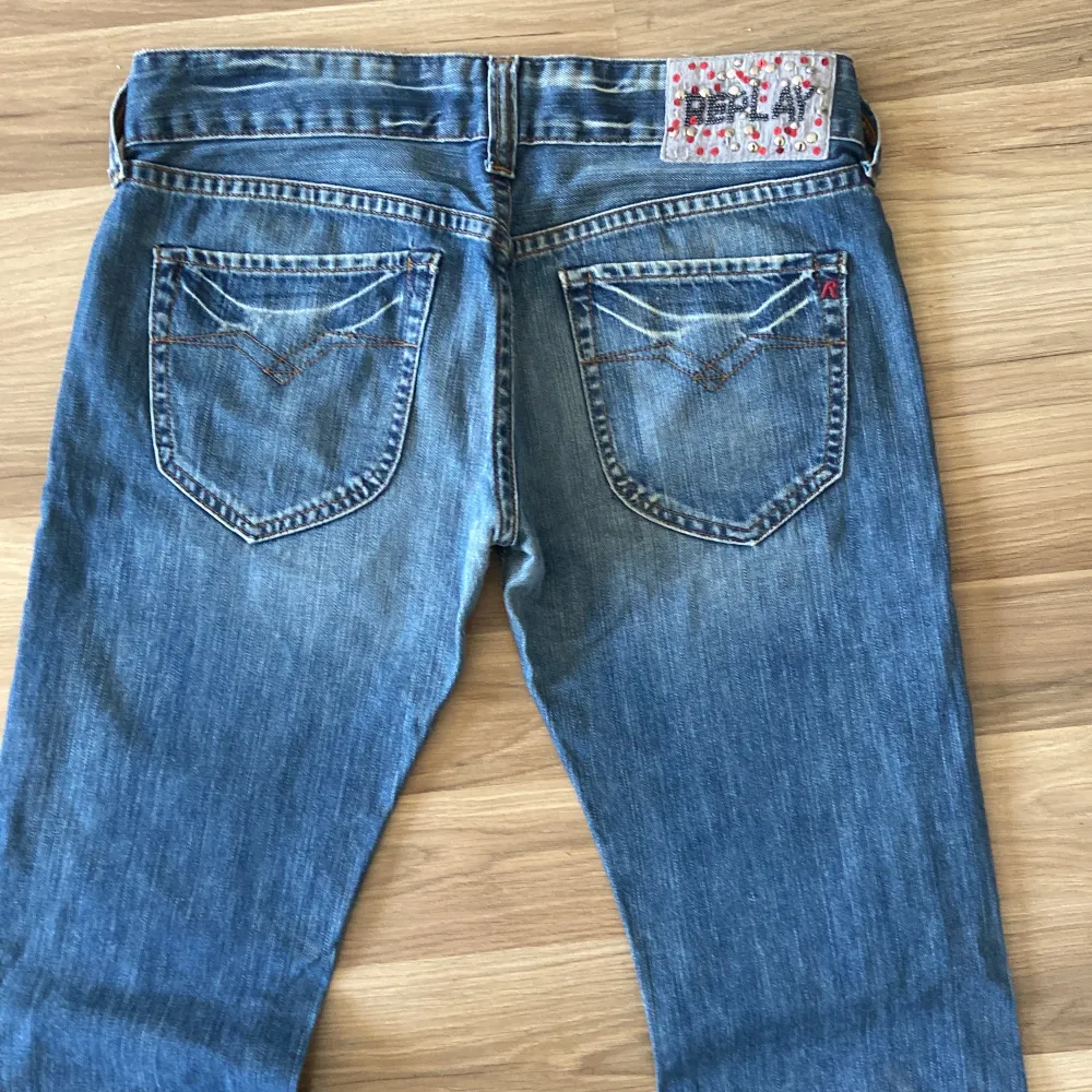 blåa replay jeans i fint skick!!. Jeans & Byxor.