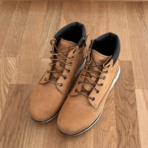 Timberland skor  - Timberlandskor i fint skick. Knappt använda.