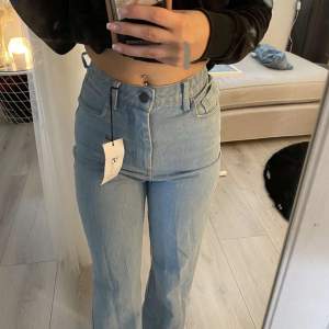 Blåa petite jeans från design by si, oanvända med prislappen kvar, storlek xxs 🌟nypris: 500