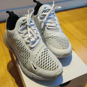 Nike - Dessa skor är knappt använda och är i bra skick. Har använts 5-6 gånger.