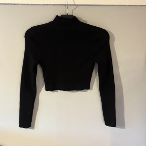 Tröja  - En svart mer magtröja aldrig använd, från h&m avdelning divided. Stolek S 