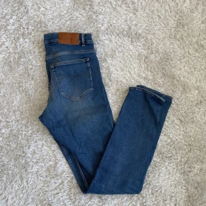 Tiger jeans Herr - Jeans från Tiger, modell Evolve Slim fit Strl 33/34. 🐯