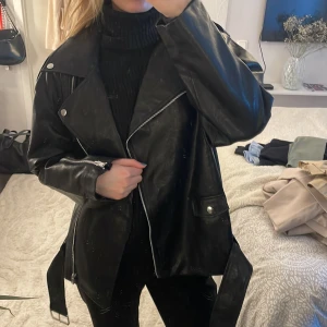 Skinnjacka - Skinnjacka från gina. Använd 1 gång💕