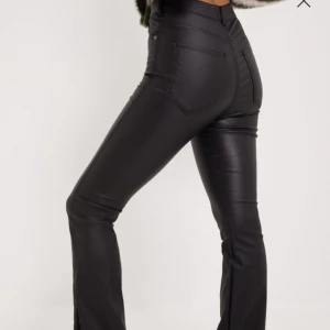 Moxy flare dr denim - Säljer mina nästan helt nya moxy flare! Har använt två gånger. Storlek M längd 32. Passar mig bra som är 163 Kan skicka bild på dem vid intresse :)