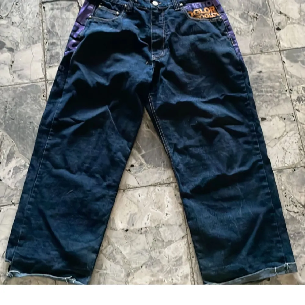 Säljer nu mina ghetto glory jeans då dem inte kommer till då mycket användning längre. Använda relativt mycket men ännu i bra skick skulle säga att den är i samma skick som när jag köpte de.. Jeans & Byxor.