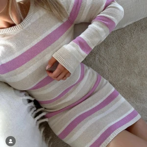 Stickad klänning  - Säljer denna stickade klänningen från bubbleroom som är helt ny med prislappen kvar💓(nypris 599kr)