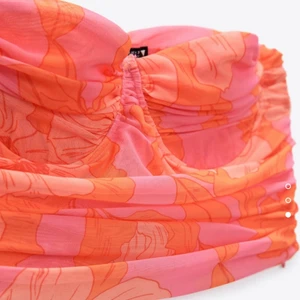 Rosa zara topp - Söker nån som vill byta denna topp. Jag har S men söker M💕 Kän även tänka mig sälja om någon är intresserad, den är helt oanvänd med lapp kvar, skickar även egna bilder då💕