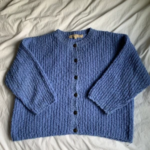 BLÅ KOFTA <3 - Stickad blå kofta <3