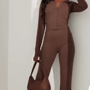 Nelly set, storlek M - Använd 1 gång, säljer för den ej satt bra på mig. Köpt för 499kr men säljer den för 280kr ( priset kan diskuteras). Storlek M men skulle passa S. Köparen står för frakten ❤️