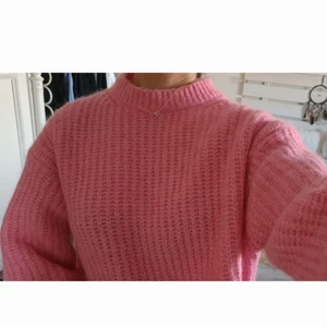 Rosa stickad tröja - Stickad tröja ifrån ZARA, supergosig att ha nu till hösten!🤎 Strl S