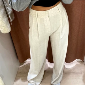 NYA LINNEBYXOR  - ⚡️Super snygga linnebyxor från ginatricot, helt oanvända. Storlek 34! Köparen står för frakten⚡️