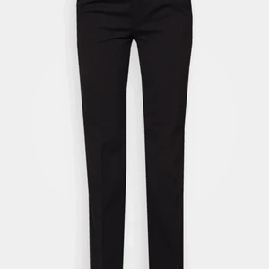 Lång kostymbyxa - Säljer dessa långa kostymbyxor från Lindex, köptes förra året men aldrig använda. Obs är i en lång modell och lågmidajde 