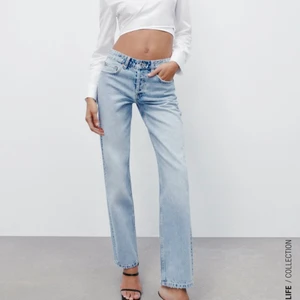 Zara jeans - Zara jeans som har använts en gång, inga slitningar forum att de är lite avklippta i benen som visas på bilden, för att de var alldeles för långa. De passar bra i längden nu för mig som är 167.5. KÖP DIREKT FÖR 200kr