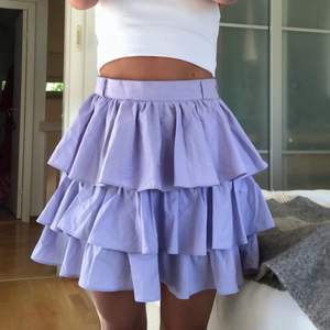 Jag har denna kjol i S men söker en i M!! Om du har en i M som är i bra skick och vill byta eller bara sälja så hmu❤️😍