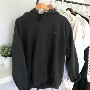 Vintage nike hoodie  - säljer min vintage nike hoodie då den inte kommer till användning, köparen står för frakt💕 200kr eller bud