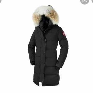 Canada Goose shelburne parka  - Fin och varm vinterjacka från Canada Goose. Använd några gånger. Ordinarie pris 12 890k kr
