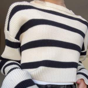 Säljer denna SJUKT snygga tröja från Zalando! Väldigt bra kvalite och väldigt lätt att styla! Frakt diskuteras.     😻😘🤩💞