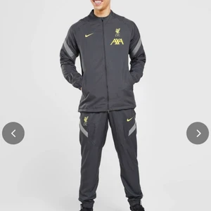 M  - Bra skick använd 4 gånger 