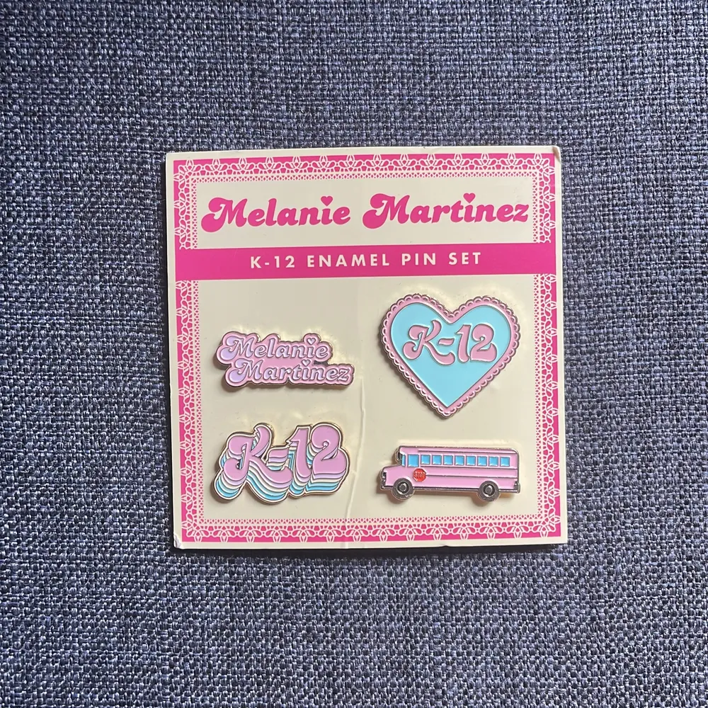 Säljer mina Melanie Martinez pins köpta på hennes officiella hemsida. Säljer för 150kr + frakt! 💕 (aldrig använda). Accessoarer.