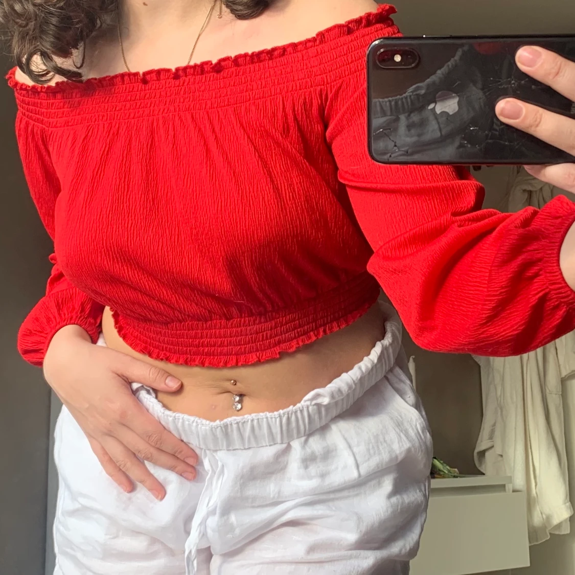 Röd offshoulder