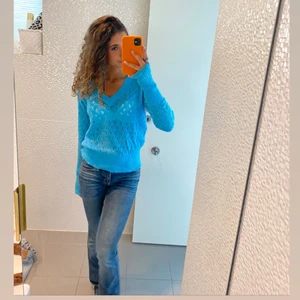 Tröja  - En super snygg långärmad tröja!!!! Tröjan är väldigt bekväm och har inte använts mycket. För mer bilder eller frågor skriv gärna så svarar jag så fort jag kan ❤️❤️