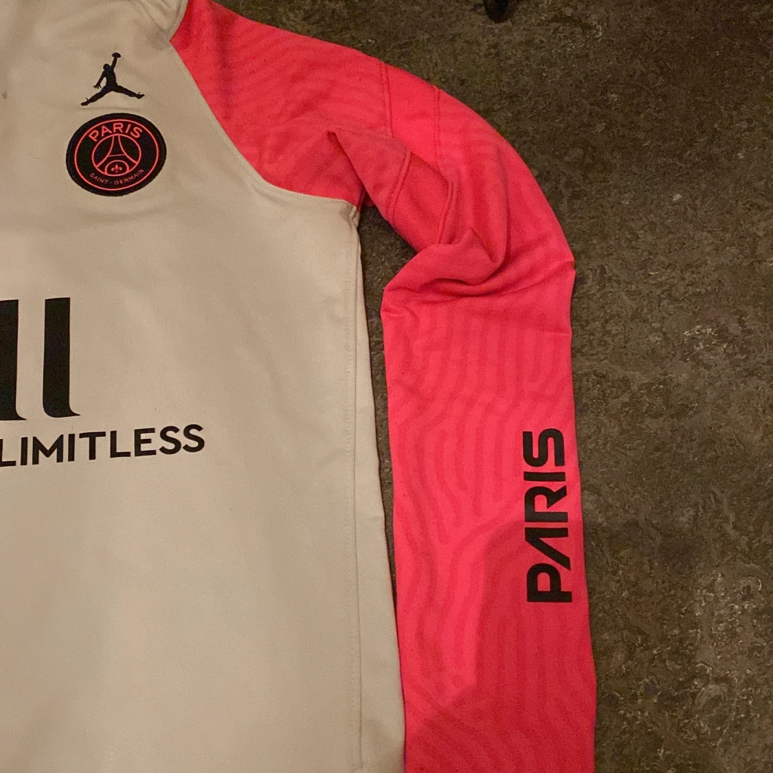 Psg tröja i storlek 147-158 cm passar från 13 uppåt.  - 90